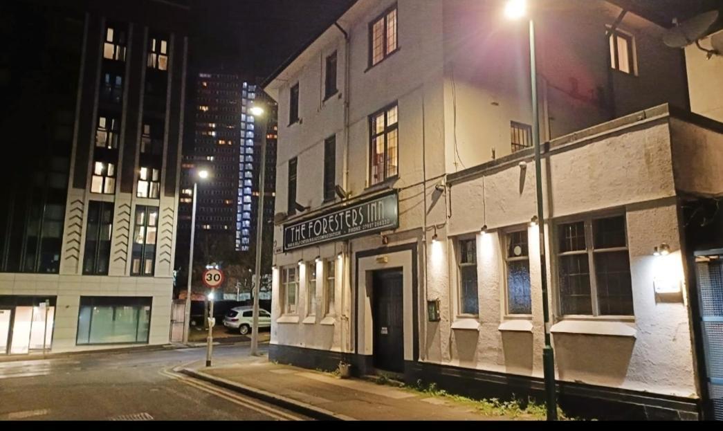 Foresters Inn Contractors Own Apartment - City Centre By Victoria Centre Shopping Centre - Your Own 7 Double Bedrooms Private Apartment With 3 Bathrooms And Snooker Room - Full Kitchen - Outdoor Parking For Cars Or Vans At Five Pounds A Day נוטינגהאם מראה חיצוני תמונה